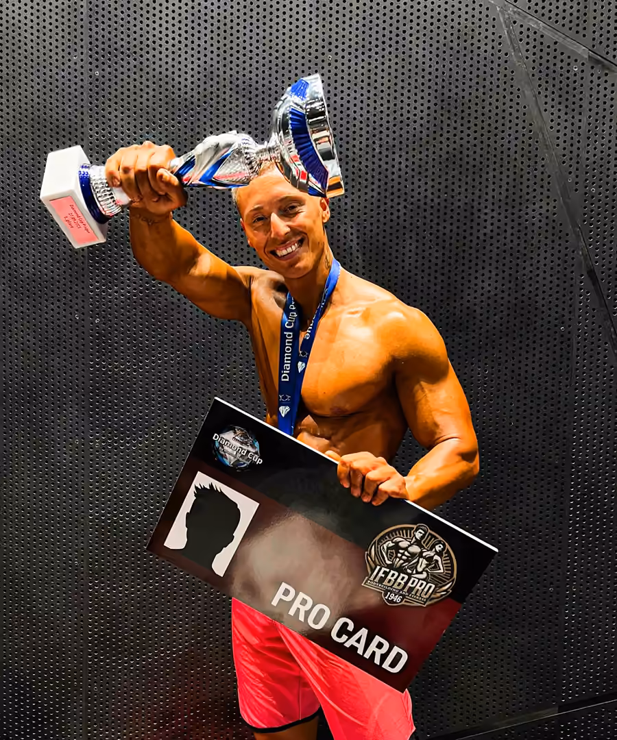 Zdeněk Piekarz s IFBB PRO kartou